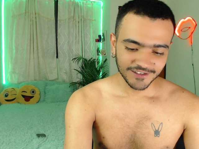 Live sex webcam photo for Alessandroxxx #277307174