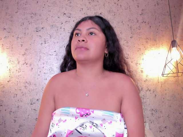 Live sex webcam photo for AlessiaLyon #277149496