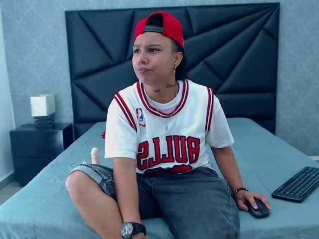 Live sex webcam photo for Alex-Ftm #274817904