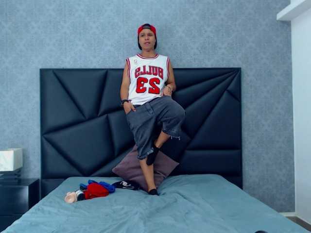 Live sex webcam photo for Alex-Ftm #274850590