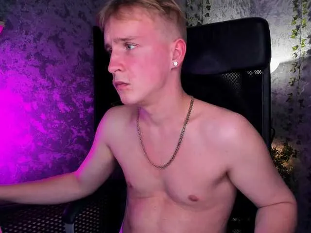 Live sex webcam photo for Alex-Sweet #291866183