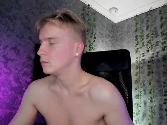 Live sex webcam photo for Alex-Sweet #292196940