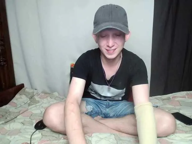 Live sex webcam photo for Alex-foxy #291743318