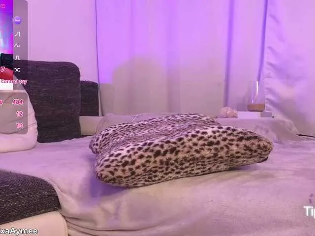 Live sex webcam photo for AlexaAimee #290667766