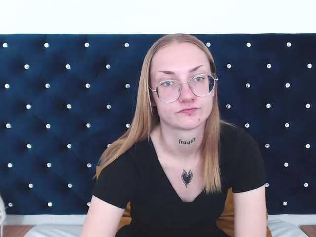 Live sex webcam photo for AlexaKisses #275706110