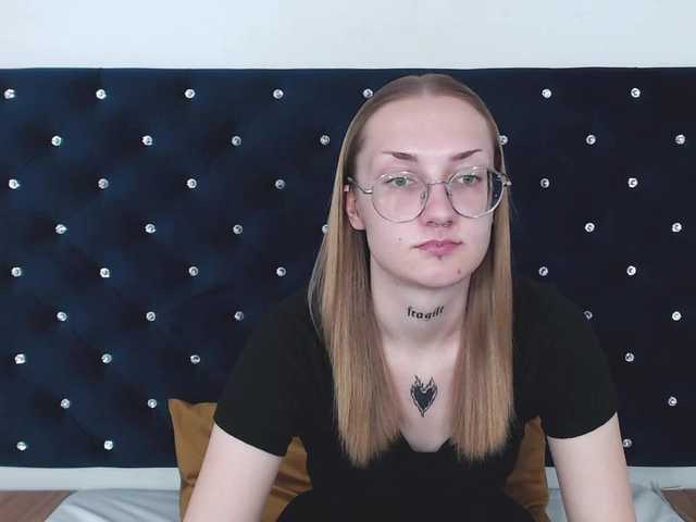 Live sex webcam photo for AlexaKisses #275735432