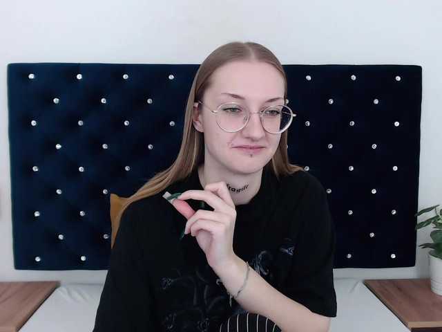 Live sex webcam photo for AlexaKisses #290328478