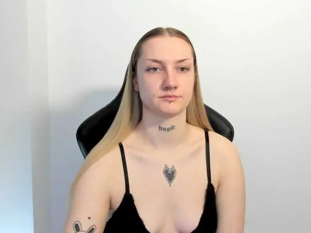 Live sex webcam photo for AlexaKisses #293674226