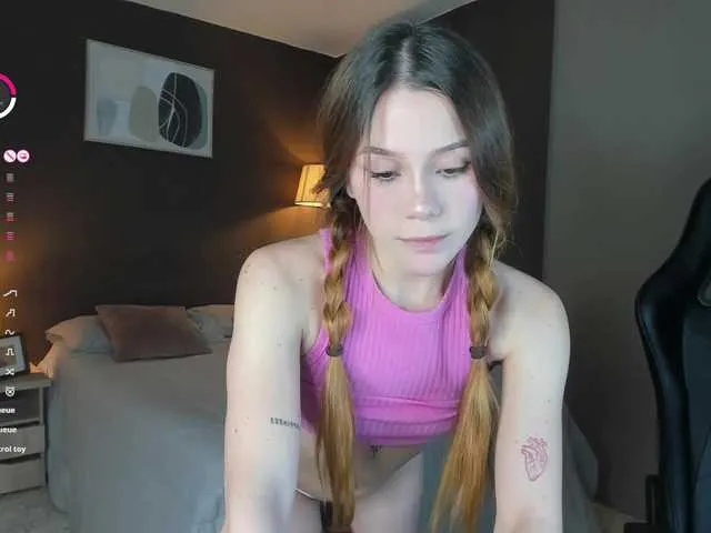 Live sex webcam photo for Alexandra-1 #292064617