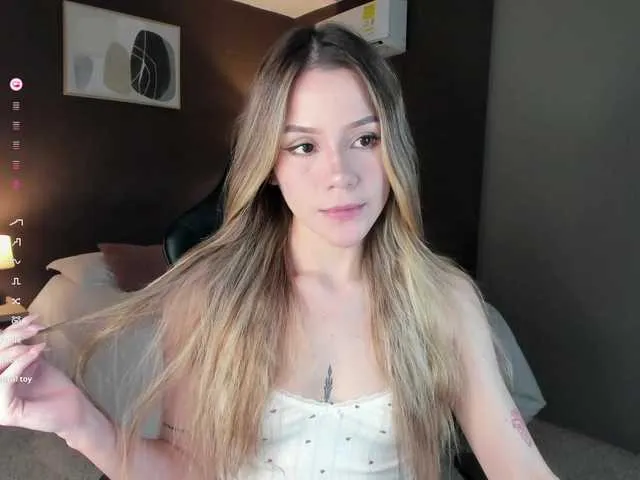 Live sex webcam photo for Alexandra-1 #292287080