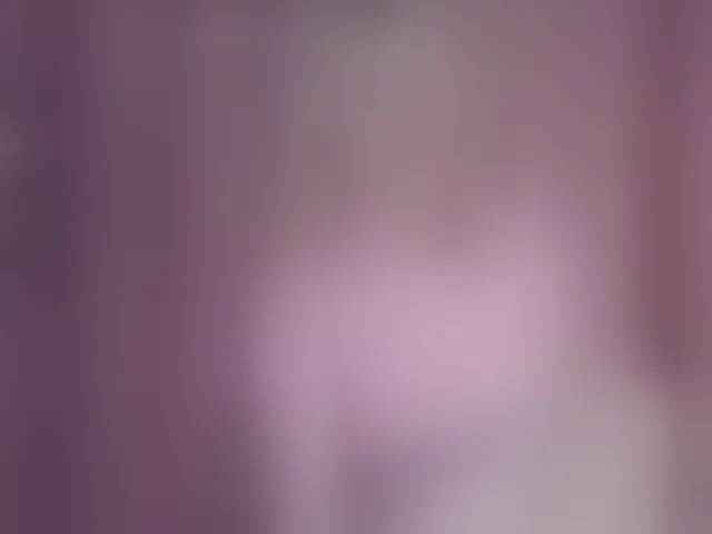 Live sex webcam photo for AlexandraXKitty #293903047