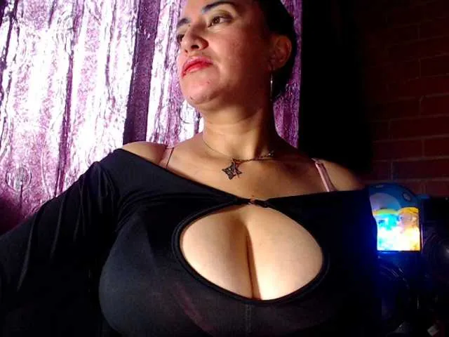 Live sex webcam photo for AlexandrinaFenix #292336481