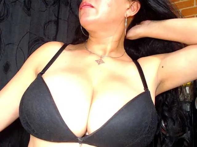 Live sex webcam photo for AlexandrinaFenix #292365432