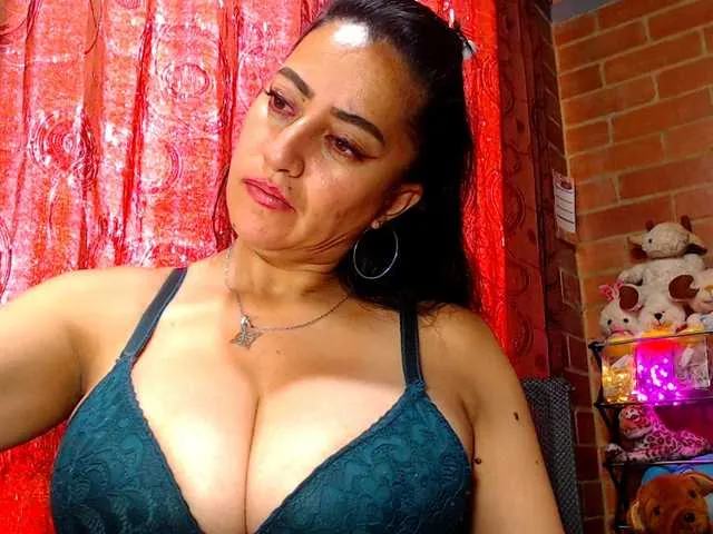 Live sex webcam photo for AlexandrinaFenix #293195035