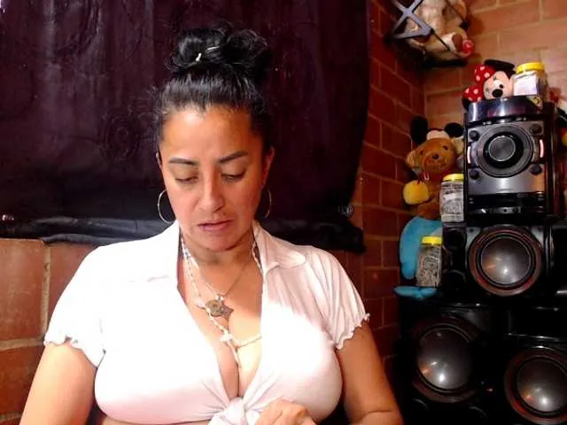 Live sex webcam photo for AlexandrinaFenix #293949527