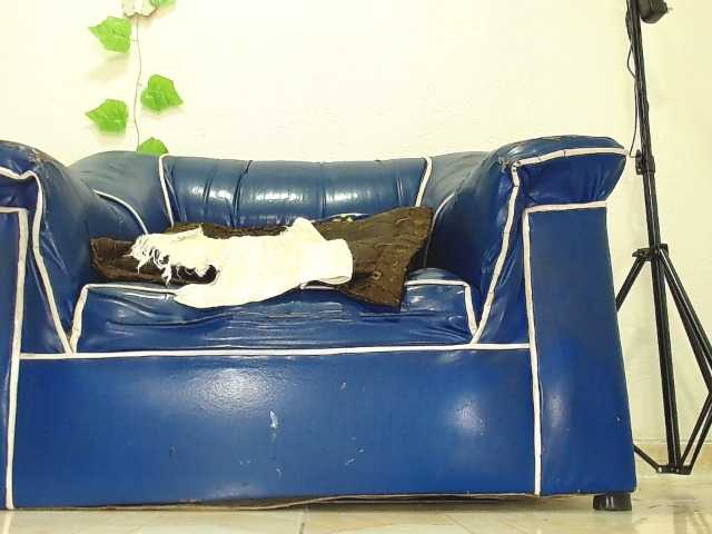 Live sex webcam photo for Alexia09 #273229986