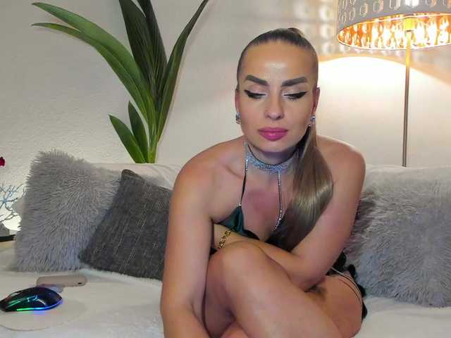 Live sex webcam photo for AlexiaLexx #276201545