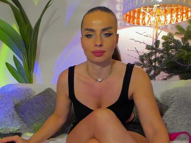 Live sex webcam photo for AlexiaLexx #276985424