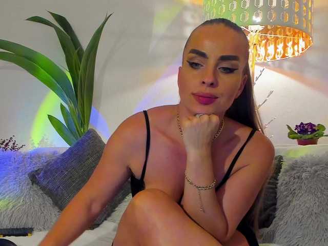 Live sex webcam photo for AlexiaLexx #277184065