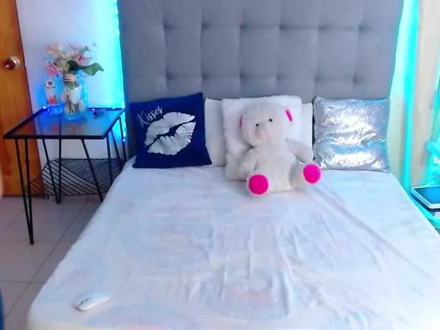 Live sex webcam photo for AlexiaParks #272316352