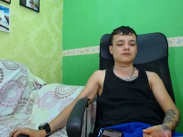 Live sex webcam photo for AlfonsoHalls #275509983