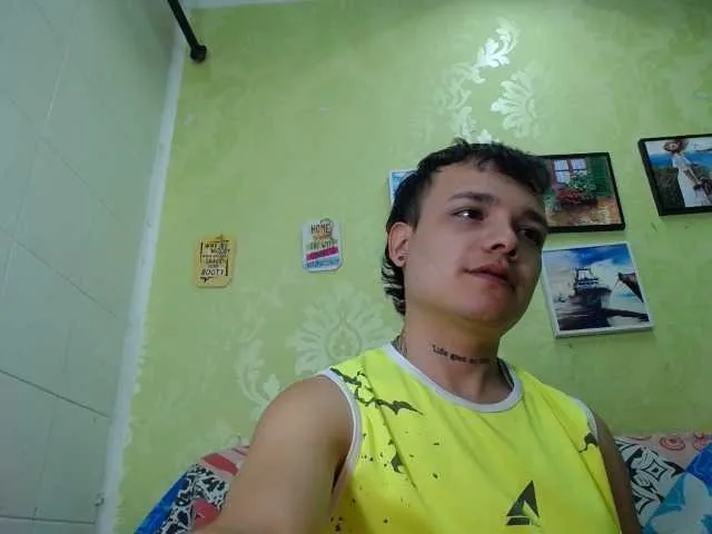 Live sex webcam photo for AlfonsoHalls #275526625