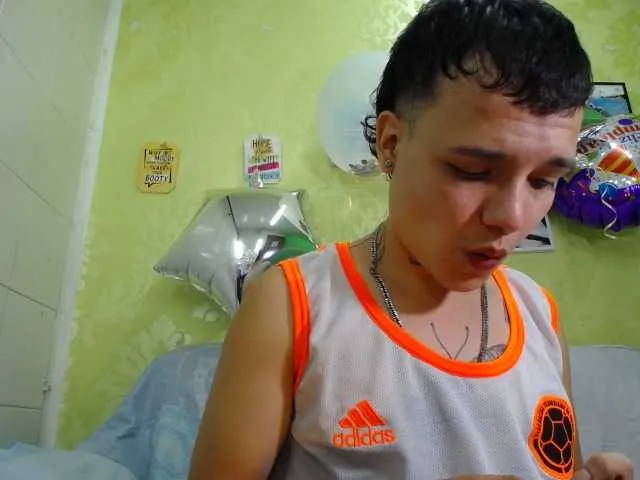 Live sex webcam photo for AlfonsoHalls #275583559