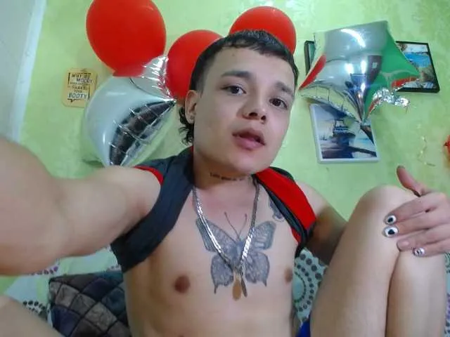 Live sex webcam photo for AlfonsoHalls #275621100