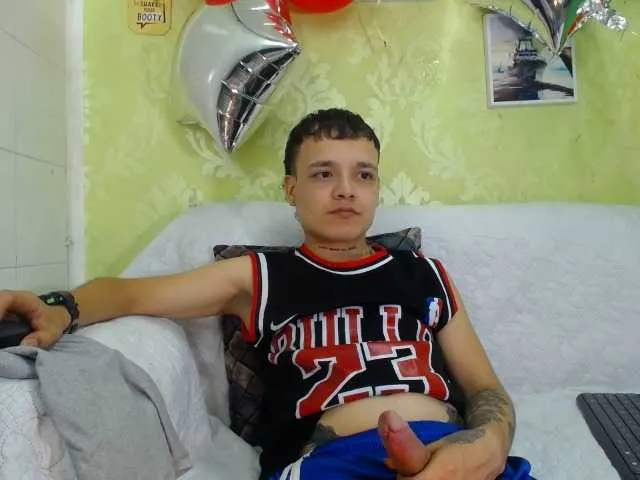 Live sex webcam photo for AlfonsoHalls #275626794