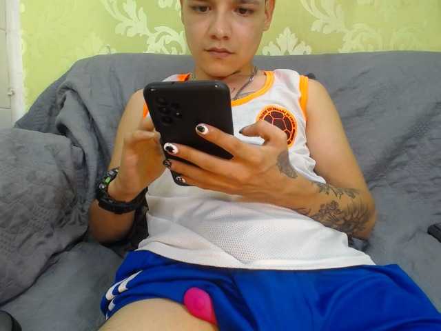 Live sex webcam photo for AlfonsoHalls #275656349