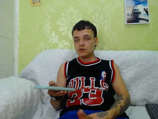 Live sex webcam photo for AlfonsoHalls #275684302