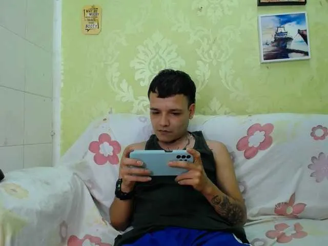 Live sex webcam photo for AlfonsoHalls #275699871