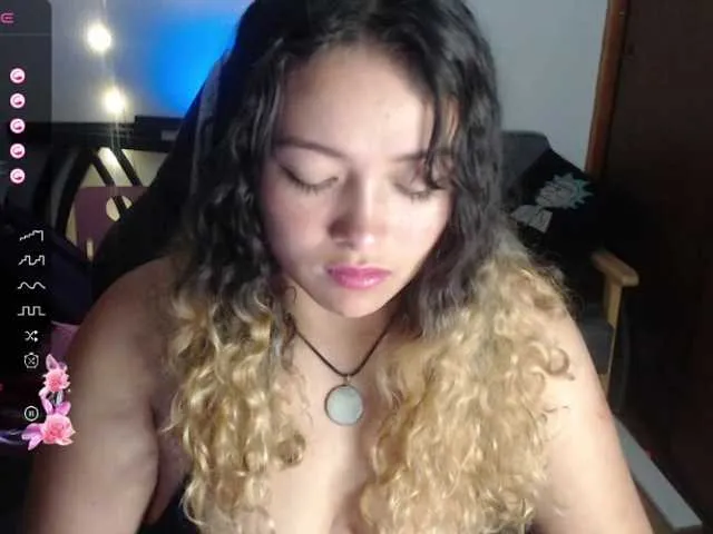 Live sex webcam photo for AliaGarcia #291382483