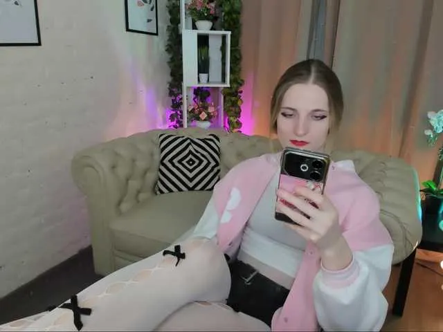 Live sex webcam photo for Alice-Cartier #291320632