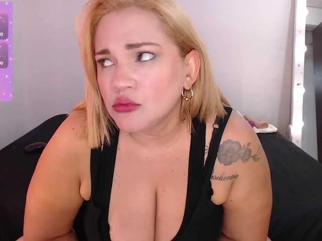 Live sex webcam photo for Alice-Jones1 #290805753