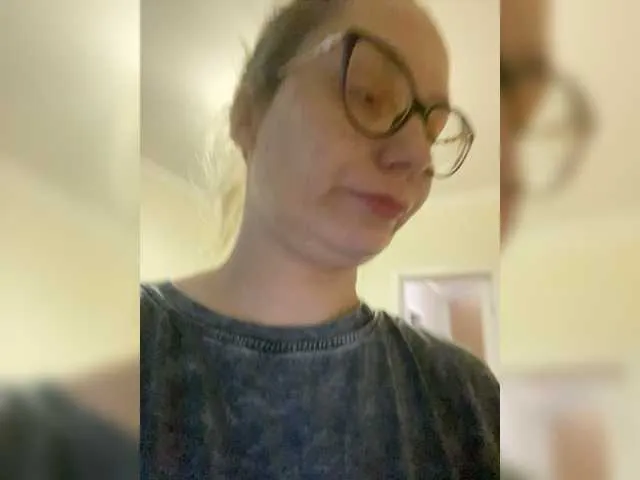 Live sex webcam photo for Alice-Works-on-Mortgage #278110450