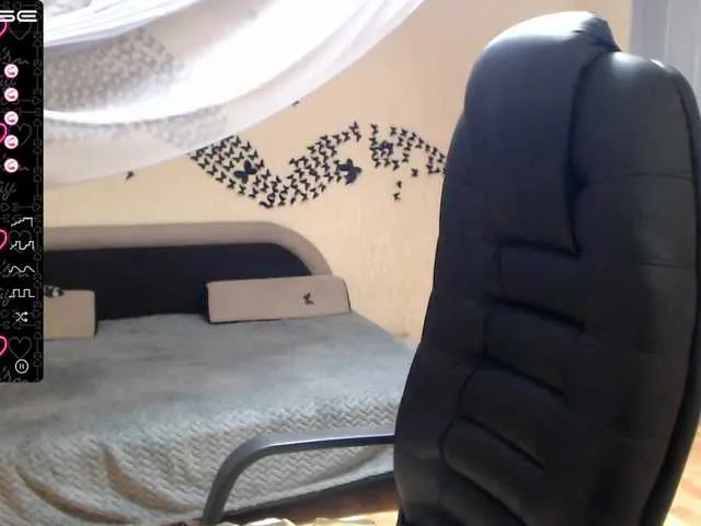 Live sex webcam photo for Alice333 #274240473