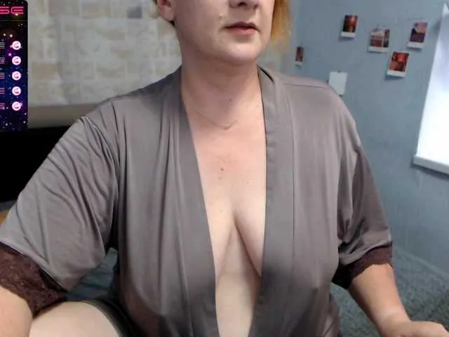 Live sex webcam photo for Alice333 #275720279