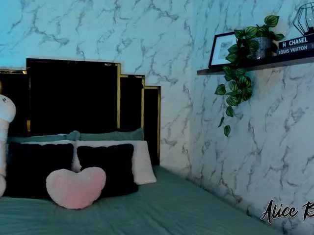 Live sex webcam photo for AliceBrave #278275614