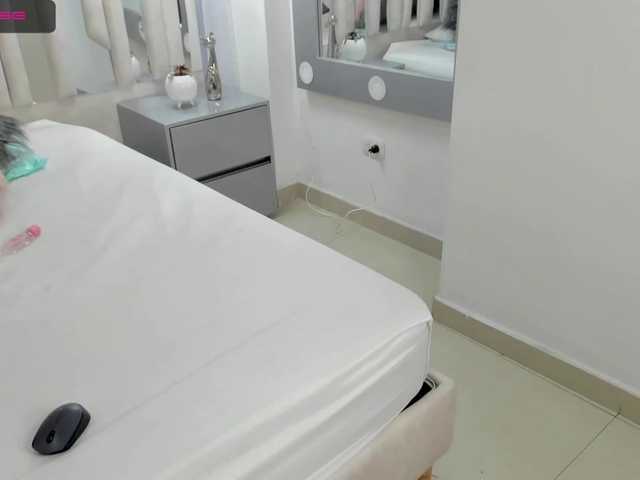 Live sex webcam photo for AliceBroown #272174687