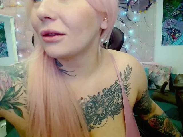 Live sex webcam photo for AliceBurnts #277692091