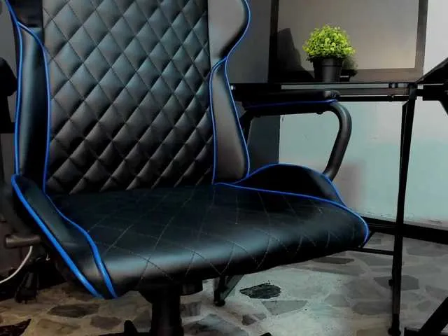 Live sex webcam photo for AliceCardigan #277843025