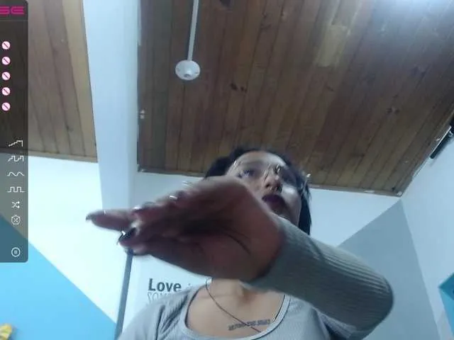 Live sex webcam photo for AliceGray #273600025