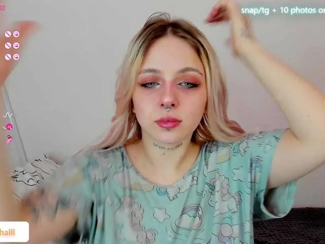 Live sex webcam photo for AliceHalll #290520526