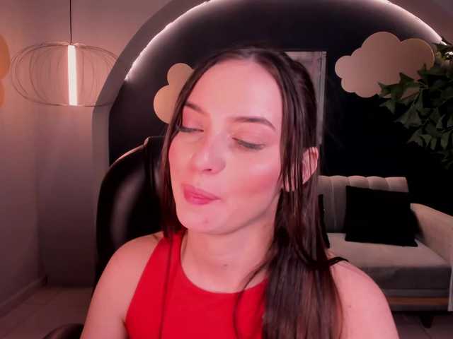 Live sex webcam photo for AliceHarper1 #290175196