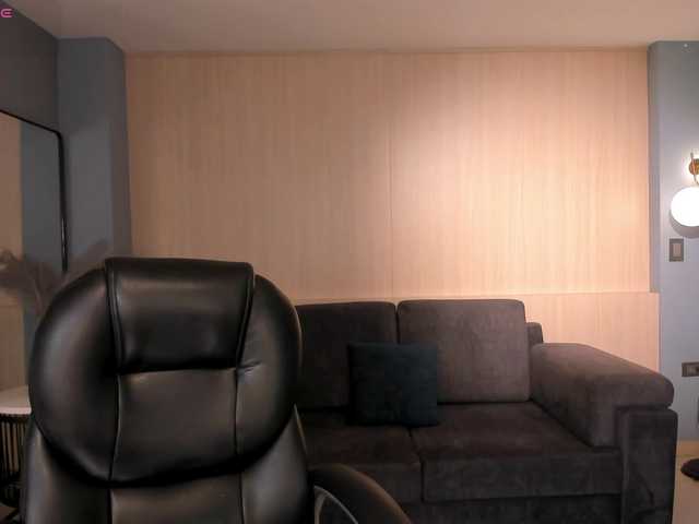 Live sex webcam photo for AliceHarper1 #290551164