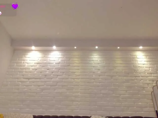 Live sex webcam photo for AliceHarper1 #290935148