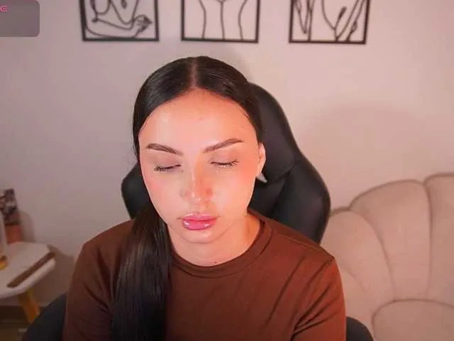 Live sex webcam photo for AliceHarper1 #294311959
