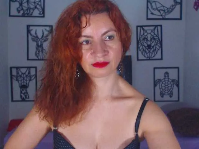 Live sex webcam photo for AliceMiller13 #272610186