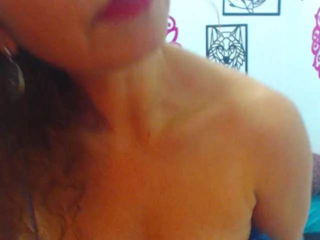 Live sex webcam photo for AliceMiller13 #272634104